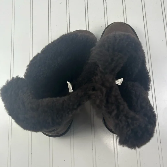UGG Women's Bailey Button II Chocolate Brown Boots Size - Picture 4 of 12
